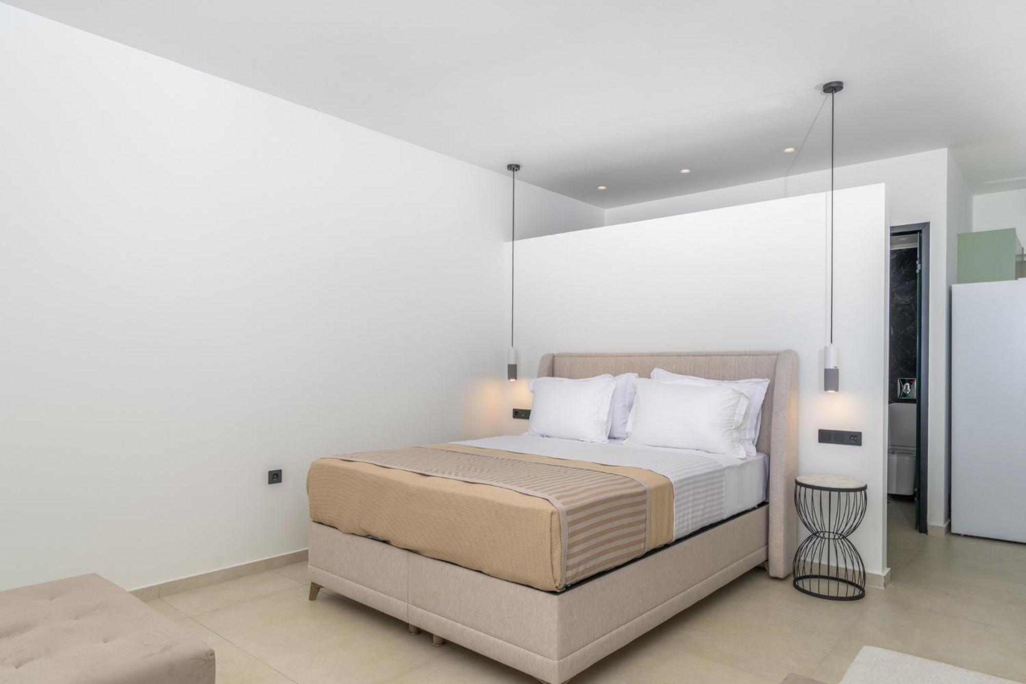 Mellamare Luxury Suites Athanion Exterior photo