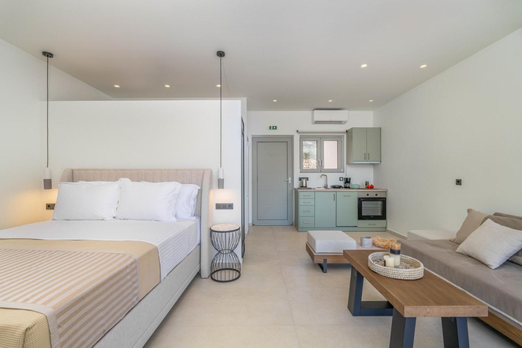 Mellamare Luxury Suites Athanion Exterior photo